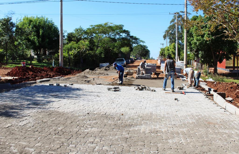 Mais 16 quadras receberão nova pavimentação com blocos de concreto intertravados